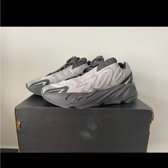 Yeezy 700 MNVN - Picture 2 of 4
